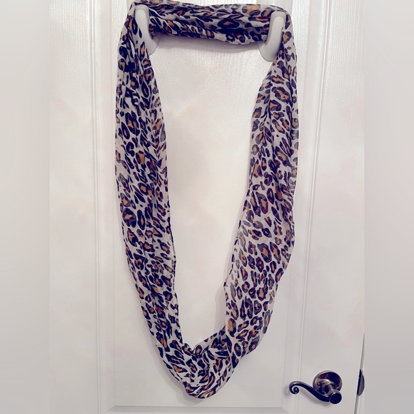 Ardene infinity scarf o/s - animal print - Picture 1 of 5